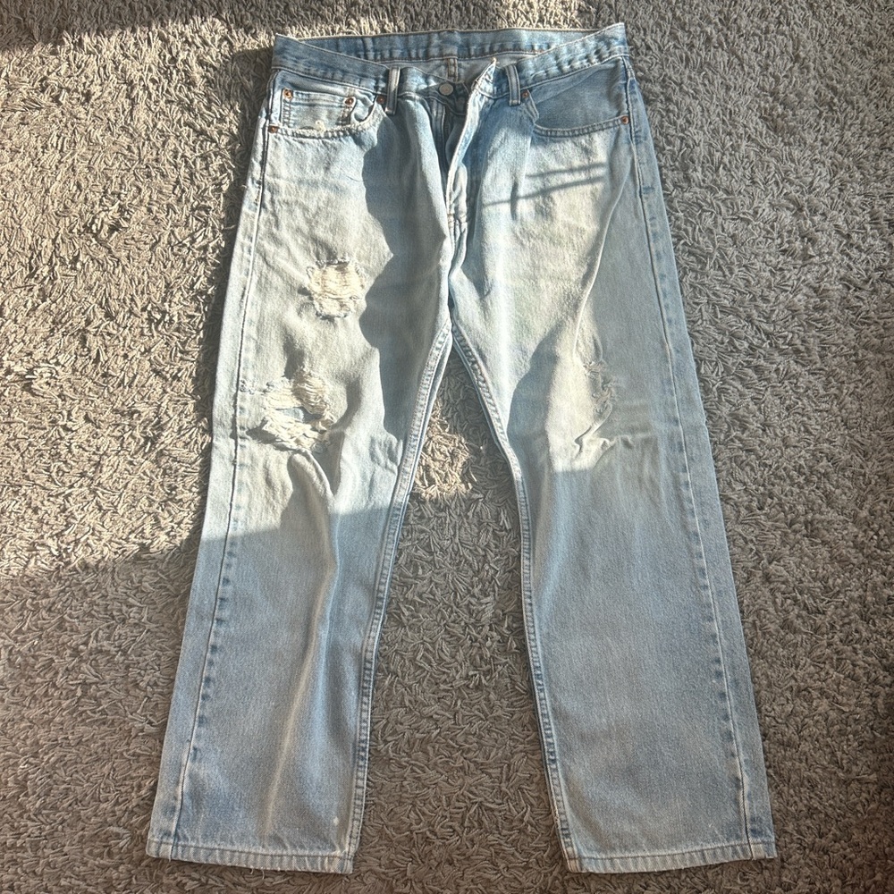 LIGHT WASH LEVIS